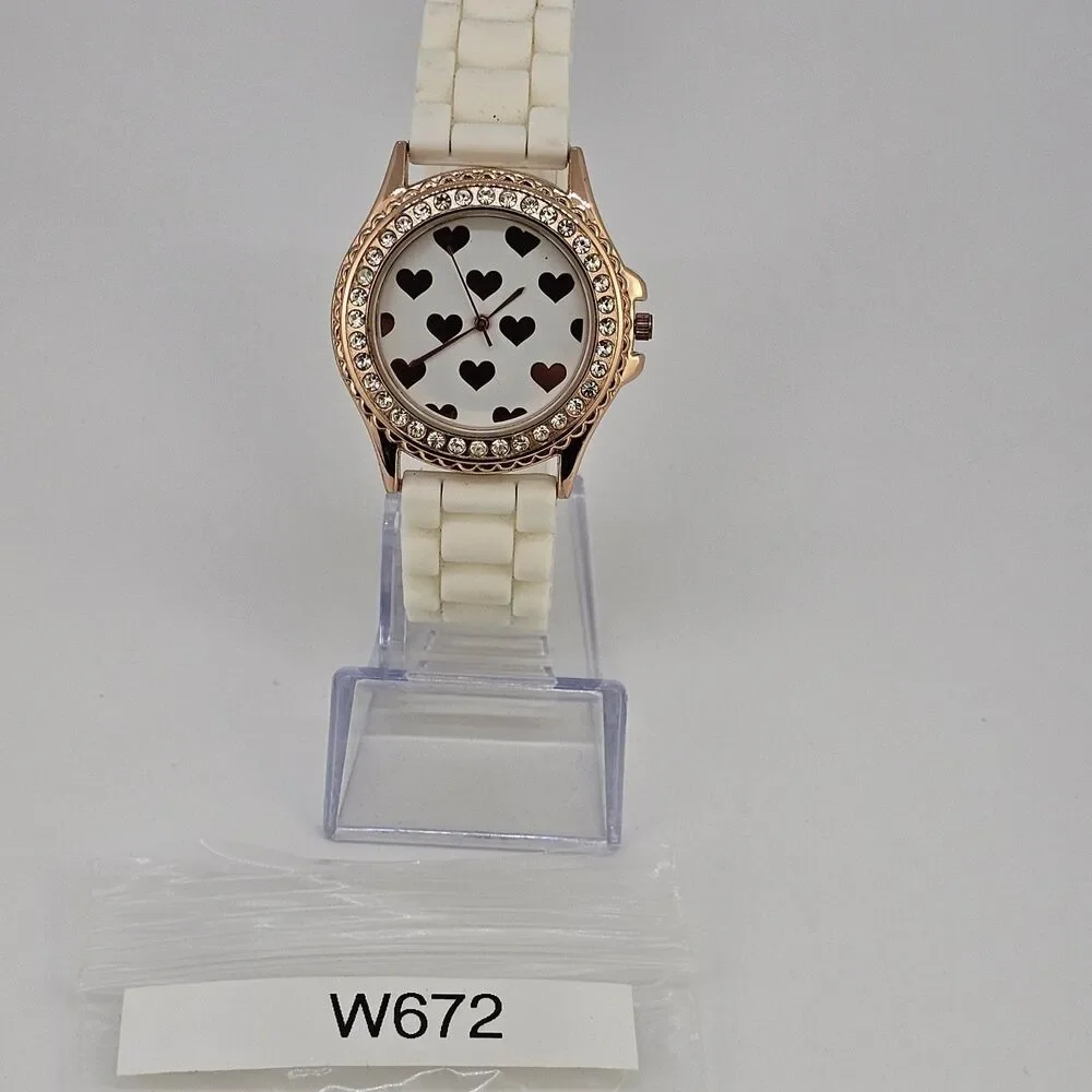 Hearts Dial‎ Women's Watch 38MM Gold Bezel White Plastic Bands New Battery